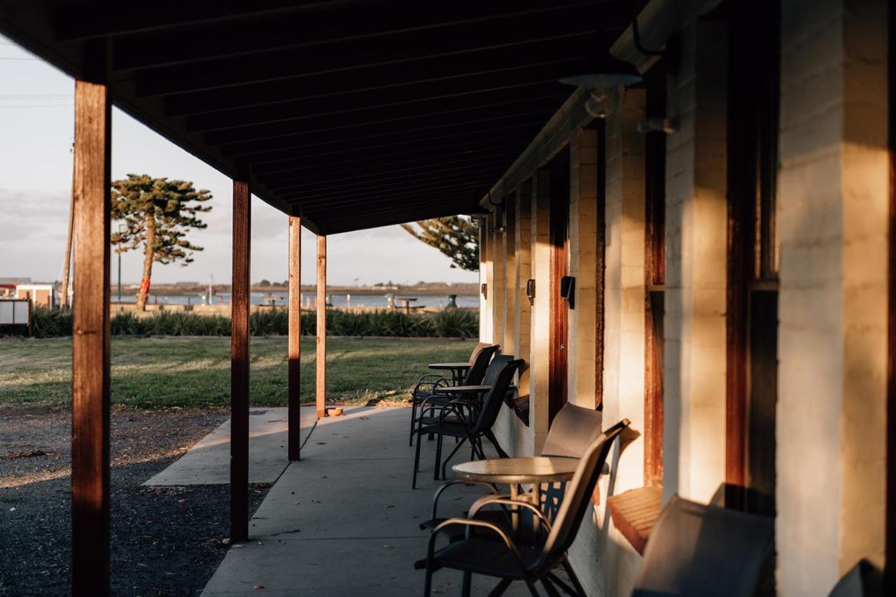 Port Albert Motel エクステリア 写真